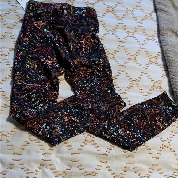 Lululemon Invigorate High Rise Tight 25” w/pockets - Picture 5 of 7